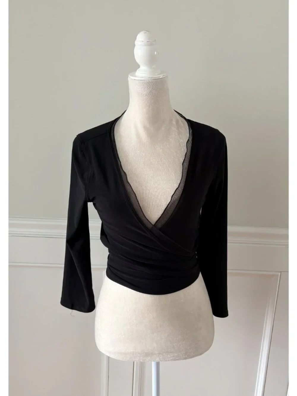 Cabi Black Tie Front Cropped Ballet Wrap Cardigan M - Picture 2 of 5